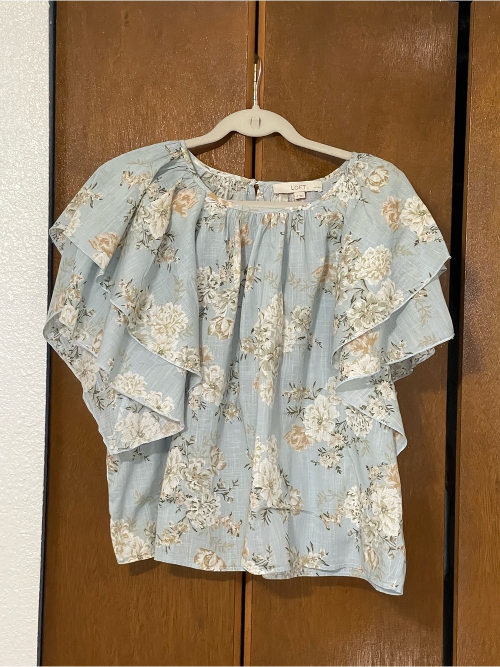 LOFT Light Blue Floral Ruffle Sleeve Blouse NWOT size large petite.